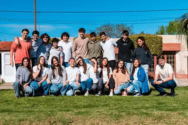 Imagen de estudiantes que participaron de la experiencia Lartiinnova
